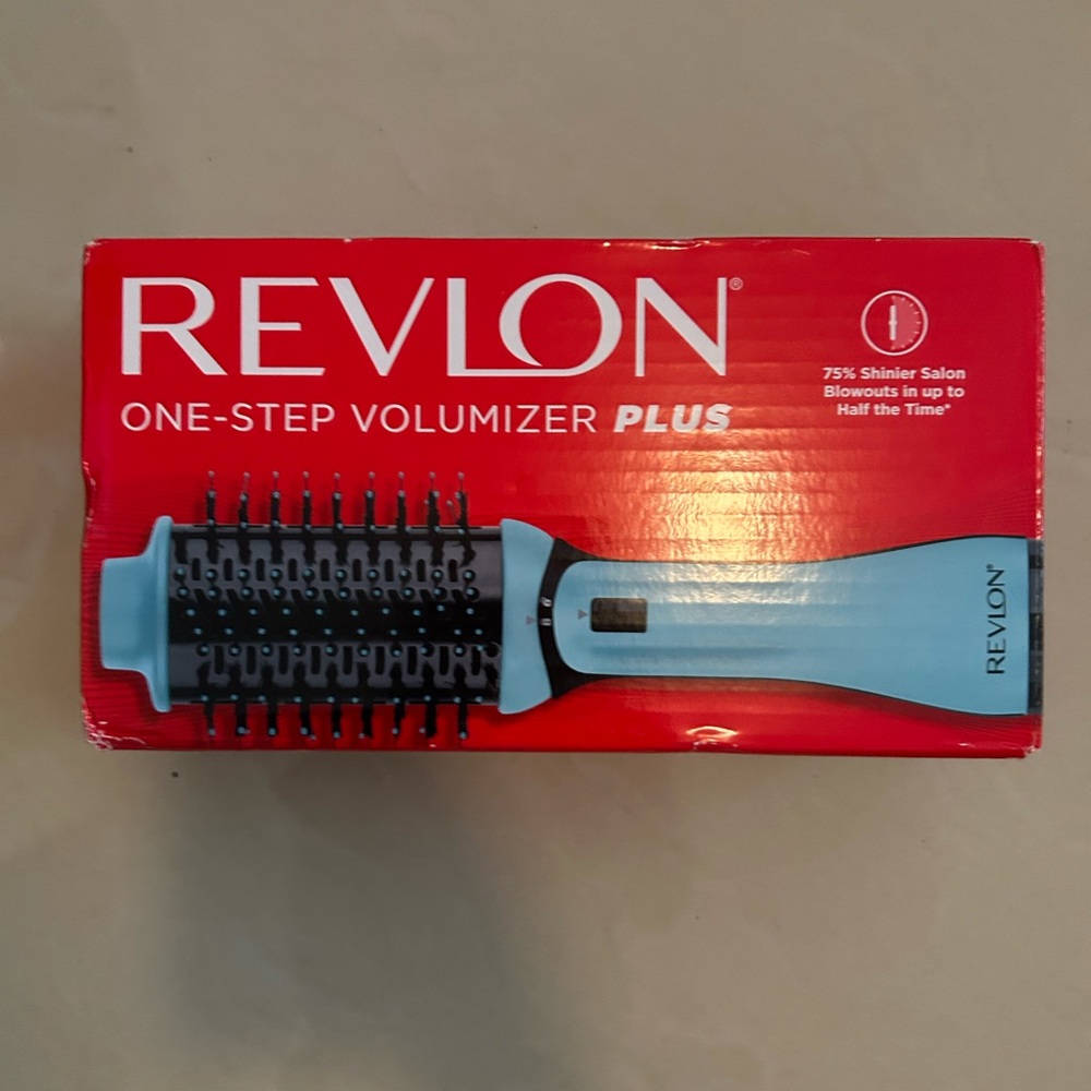 Revlon One-Step Volumizer Plus in Light Blue